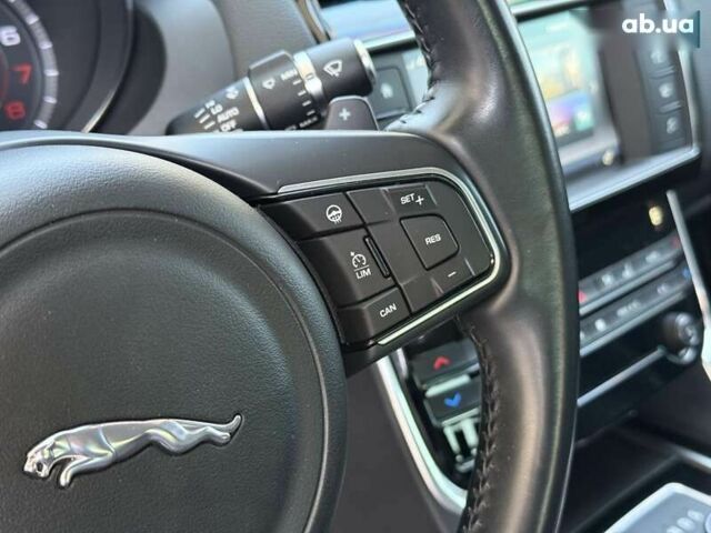 Синий Ягуар XE, объемом двигателя 2 л и пробегом 54 тыс. км за 14999 $, фото 20 на Automoto.ua