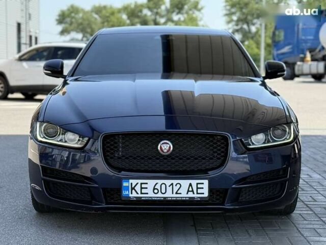 Синий Ягуар XE, объемом двигателя 2 л и пробегом 54 тыс. км за 14999 $, фото 4 на Automoto.ua