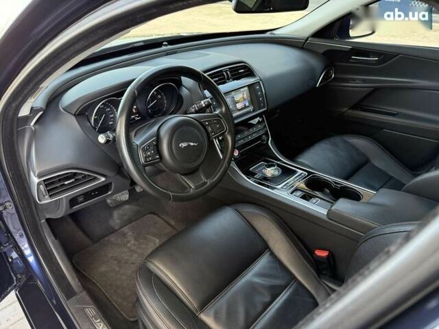 Синий Ягуар XE, объемом двигателя 2 л и пробегом 54 тыс. км за 14999 $, фото 19 на Automoto.ua