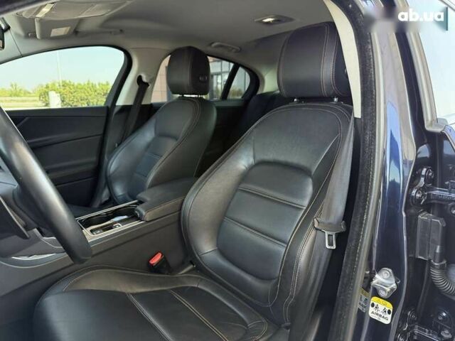 Синий Ягуар XE, объемом двигателя 2 л и пробегом 54 тыс. км за 14999 $, фото 17 на Automoto.ua