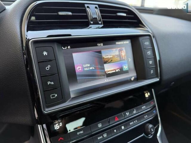 Синий Ягуар XE, объемом двигателя 2 л и пробегом 54 тыс. км за 14999 $, фото 24 на Automoto.ua