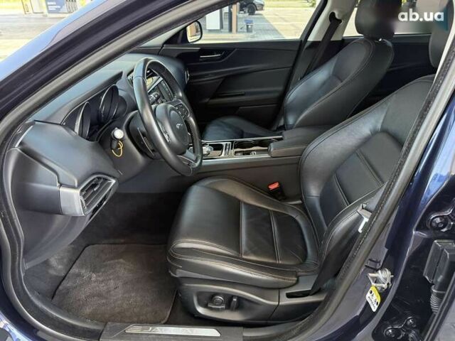 Синий Ягуар XE, объемом двигателя 2 л и пробегом 54 тыс. км за 14999 $, фото 18 на Automoto.ua