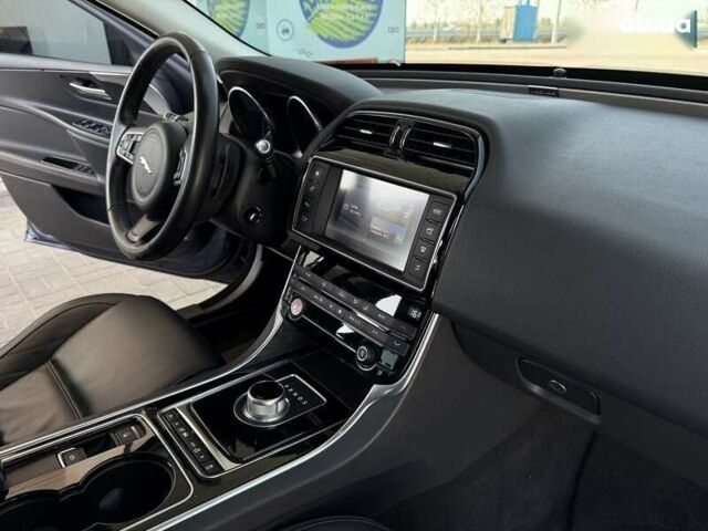 Синий Ягуар XE, объемом двигателя 2 л и пробегом 54 тыс. км за 14999 $, фото 29 на Automoto.ua