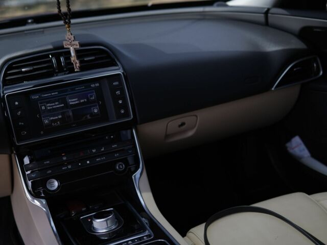 Синий Ягуар XE, объемом двигателя 2 л и пробегом 158 тыс. км за 17000 $, фото 8 на Automoto.ua