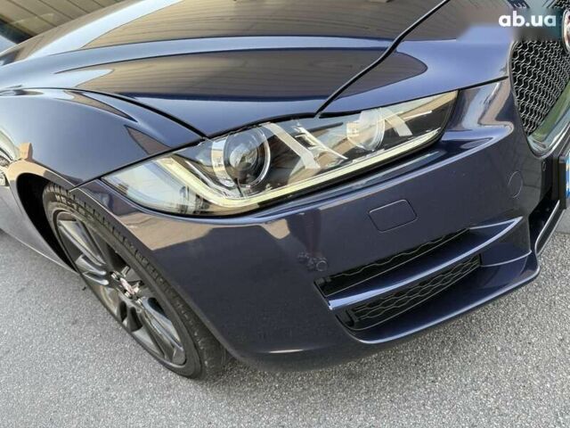 Синий Ягуар XE, объемом двигателя 2 л и пробегом 54 тыс. км за 14999 $, фото 3 на Automoto.ua