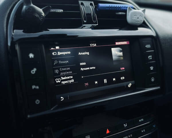Синий Ягуар XE, объемом двигателя 2 л и пробегом 267 тыс. км за 14700 $, фото 20 на Automoto.ua