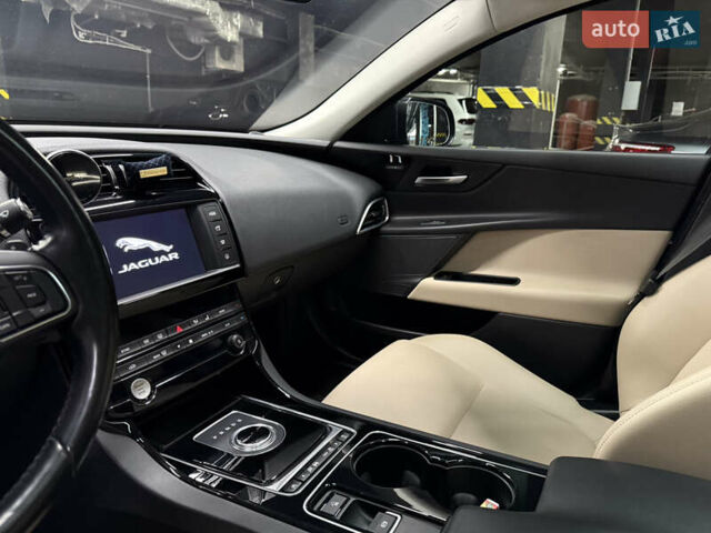 Ягуар XE 2016 у Києві на Automoto.ua Синій Ягуар XE, об'ємом двигуна 3 л та пробігом 75 тис. км за 19000 $, фото 16 на Automoto.ua