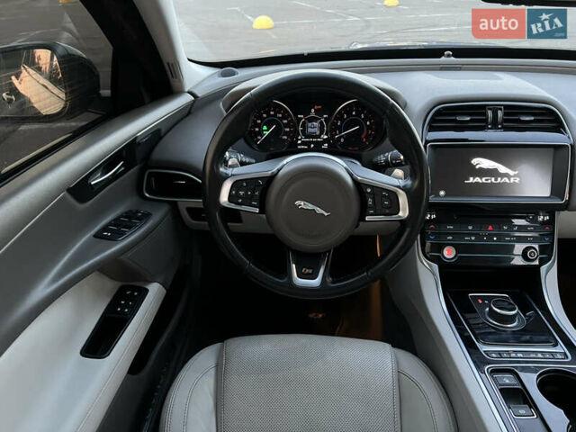 Синий Ягуар XE, объемом двигателя 3 л и пробегом 121 тыс. км за 14000 $, фото 16 на Automoto.ua