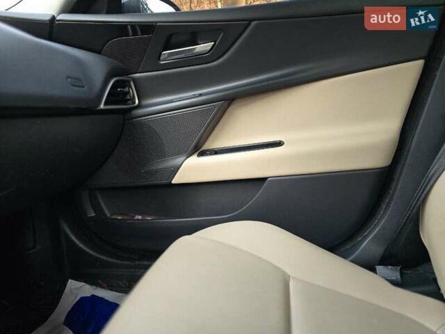 Синий Ягуар XE, объемом двигателя 2 л и пробегом 101 тыс. км за 13500 $, фото 20 на Automoto.ua