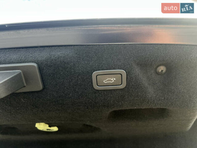 Синий Ягуар XE, объемом двигателя 3 л и пробегом 121 тыс. км за 14000 $, фото 8 на Automoto.ua