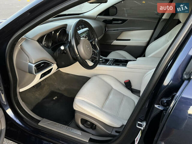Синий Ягуар XE, объемом двигателя 3 л и пробегом 119 тыс. км за 15900 $, фото 15 на Automoto.ua