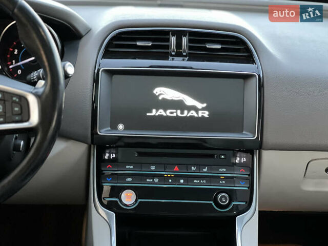 Синий Ягуар XE, объемом двигателя 3 л и пробегом 121 тыс. км за 14000 $, фото 18 на Automoto.ua