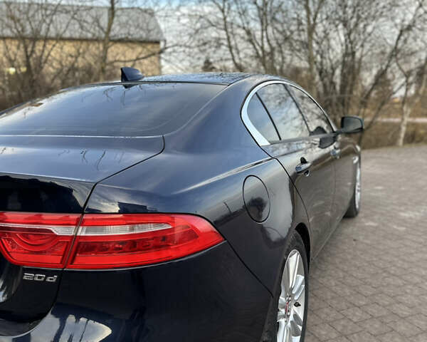 Синий Ягуар XE, объемом двигателя 2 л и пробегом 267 тыс. км за 14700 $, фото 6 на Automoto.ua