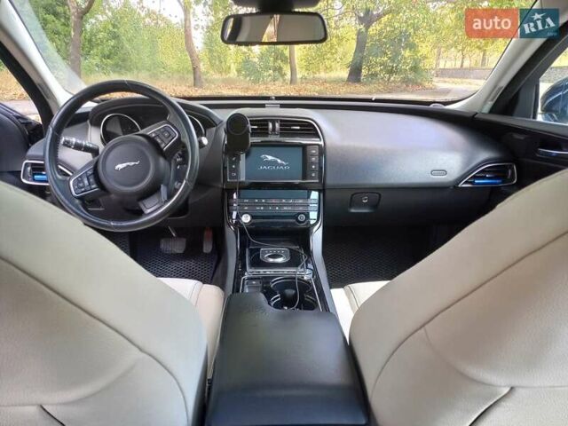Синий Ягуар XE, объемом двигателя 3 л и пробегом 108 тыс. км за 18000 $, фото 4 на Automoto.ua
