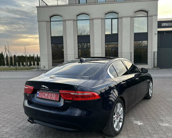 Синий Ягуар XE, объемом двигателя 2 л и пробегом 267 тыс. км за 14700 $, фото 2 на Automoto.ua