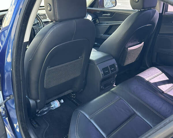 Синий Ягуар XE, объемом двигателя 3 л и пробегом 152 тыс. км за 14000 $, фото 14 на Automoto.ua