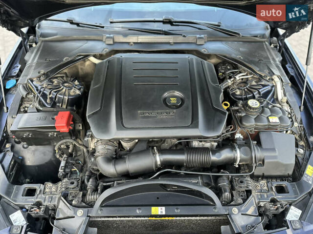 Синий Ягуар XE, объемом двигателя 2 л и пробегом 267 тыс. км за 14700 $, фото 18 на Automoto.ua