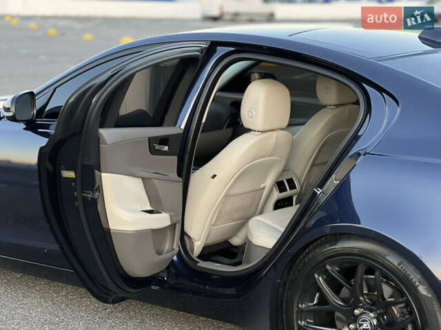 Синий Ягуар XE, объемом двигателя 3 л и пробегом 121 тыс. км за 14000 $, фото 12 на Automoto.ua