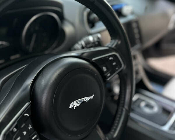 Синий Ягуар XE, объемом двигателя 2 л и пробегом 267 тыс. км за 14700 $, фото 11 на Automoto.ua