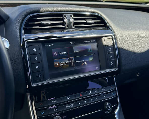 Синий Ягуар XE, объемом двигателя 3 л и пробегом 152 тыс. км за 14000 $, фото 15 на Automoto.ua