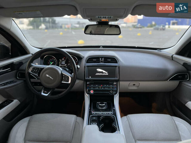 Синий Ягуар XE, объемом двигателя 3 л и пробегом 119 тыс. км за 15900 $, фото 17 на Automoto.ua