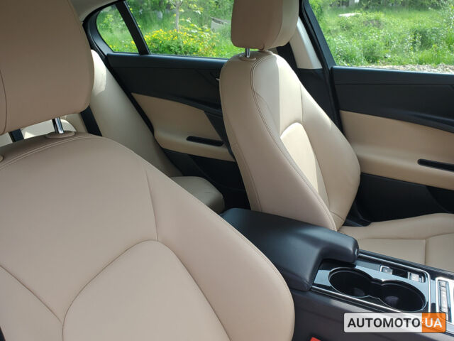 Синий Ягуар XE, объемом двигателя 2 л и пробегом 90 тыс. км за 16400 $, фото 15 на Automoto.ua