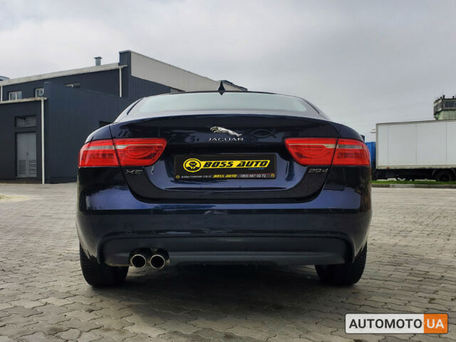 Синий Ягуар XE, объемом двигателя 2 л и пробегом 90 тыс. км за 16400 $, фото 3 на Automoto.ua