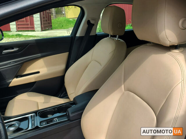 Синий Ягуар XE, объемом двигателя 2 л и пробегом 90 тыс. км за 16400 $, фото 13 на Automoto.ua