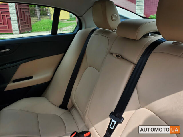 Синий Ягуар XE, объемом двигателя 2 л и пробегом 90 тыс. км за 16400 $, фото 20 на Automoto.ua