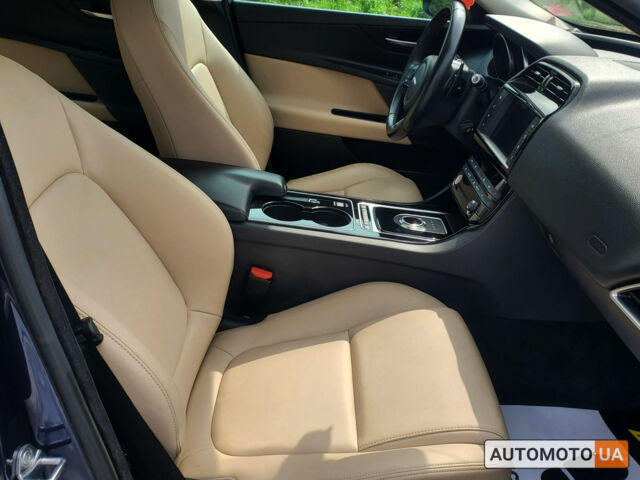 Синий Ягуар XE, объемом двигателя 2 л и пробегом 90 тыс. км за 16400 $, фото 14 на Automoto.ua