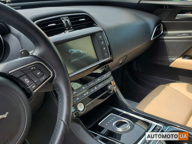 Синий Ягуар XE, объемом двигателя 2 л и пробегом 90 тыс. км за 16400 $, фото 10 на Automoto.ua