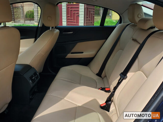 Синий Ягуар XE, объемом двигателя 2 л и пробегом 90 тыс. км за 16400 $, фото 19 на Automoto.ua