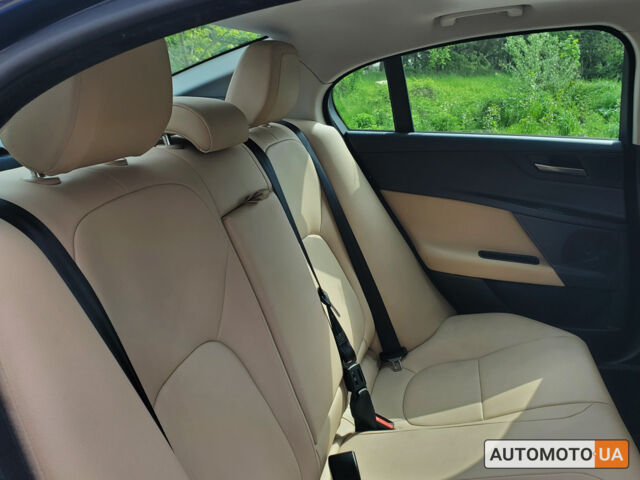 Синий Ягуар XE, объемом двигателя 2 л и пробегом 90 тыс. км за 16400 $, фото 18 на Automoto.ua