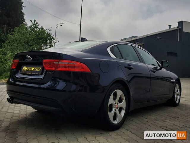 Синий Ягуар XE, объемом двигателя 2 л и пробегом 90 тыс. км за 16400 $, фото 2 на Automoto.ua