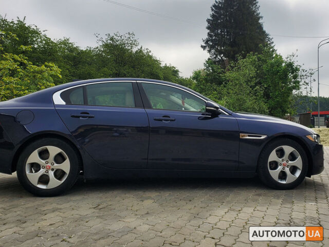 Синий Ягуар XE, объемом двигателя 2 л и пробегом 90 тыс. км за 16400 $, фото 1 на Automoto.ua