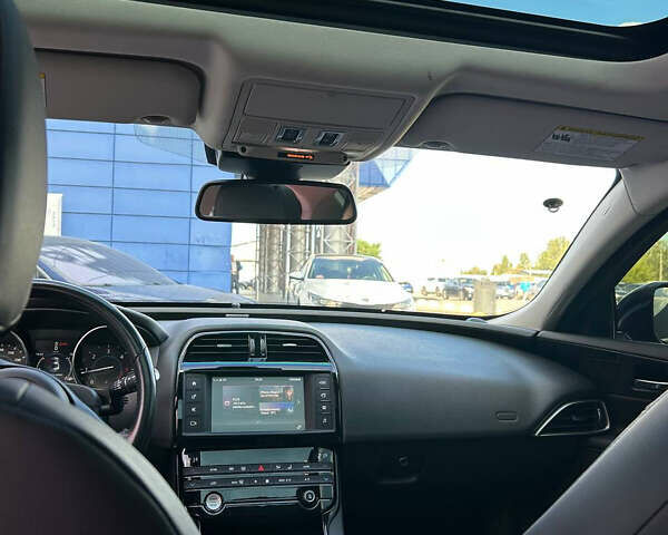Синій Ягуар XE, об'ємом двигуна 2 л та пробігом 74 тис. км за 15900 $, фото 20 на Automoto.ua