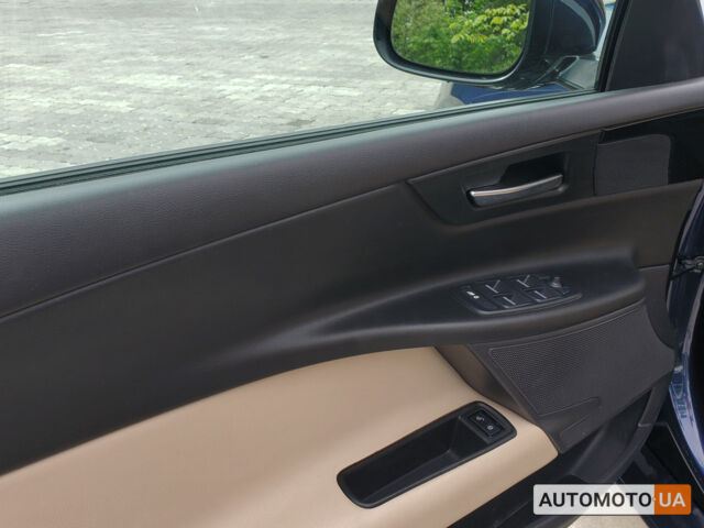 Синий Ягуар XE, объемом двигателя 2 л и пробегом 90 тыс. км за 16400 $, фото 16 на Automoto.ua