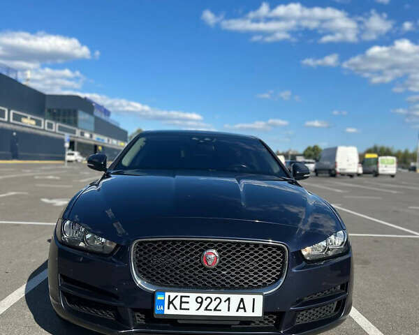 Синій Ягуар XE, об'ємом двигуна 2 л та пробігом 74 тис. км за 15900 $, фото 2 на Automoto.ua