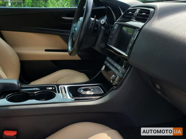 Синий Ягуар XE, объемом двигателя 2 л и пробегом 90 тыс. км за 16400 $, фото 11 на Automoto.ua