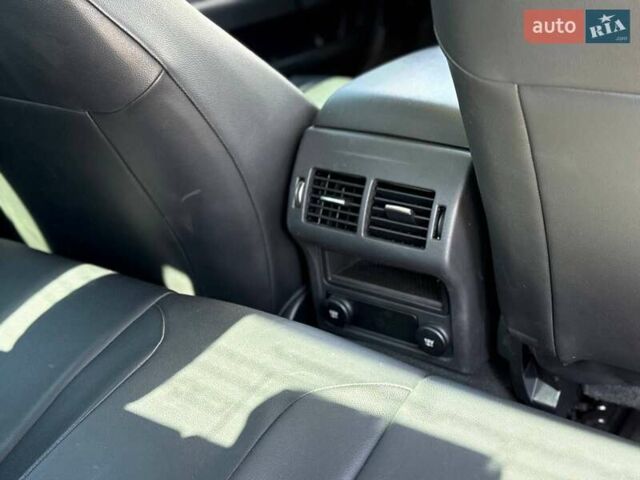 Синий Ягуар XE, объемом двигателя 2 л и пробегом 137 тыс. км за 14900 $, фото 22 на Automoto.ua