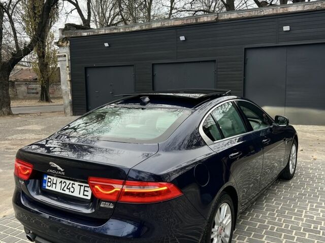 Синий Ягуар XE, объемом двигателя 2 л и пробегом 76 тыс. км за 16500 $, фото 4 на Automoto.ua