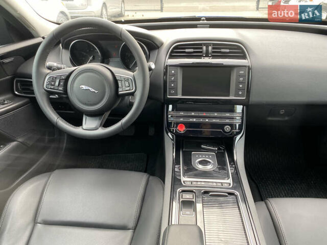 Синий Ягуар XE, объемом двигателя 2 л и пробегом 100 тыс. км за 15000 $, фото 8 на Automoto.ua