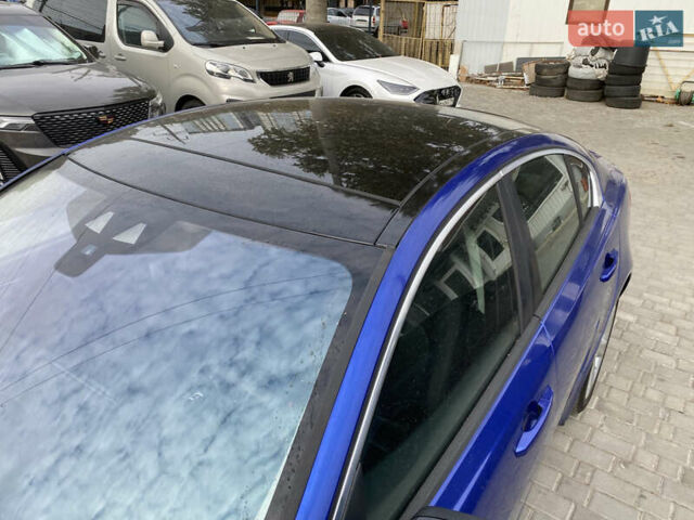 Синий Ягуар XE, объемом двигателя 2 л и пробегом 100 тыс. км за 15000 $, фото 1 на Automoto.ua
