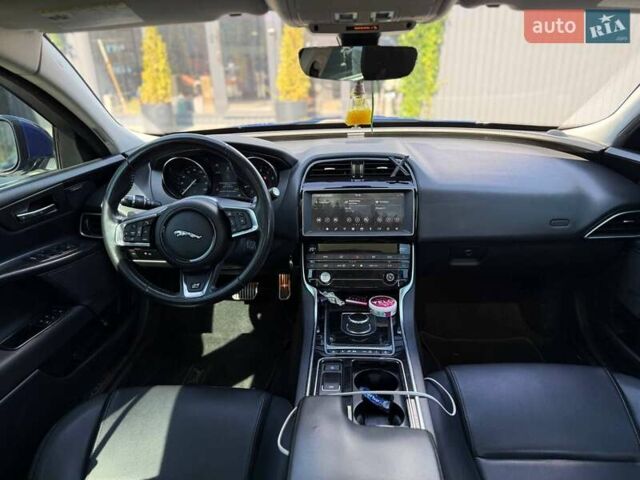 Синий Ягуар XE, объемом двигателя 2 л и пробегом 137 тыс. км за 14900 $, фото 16 на Automoto.ua
