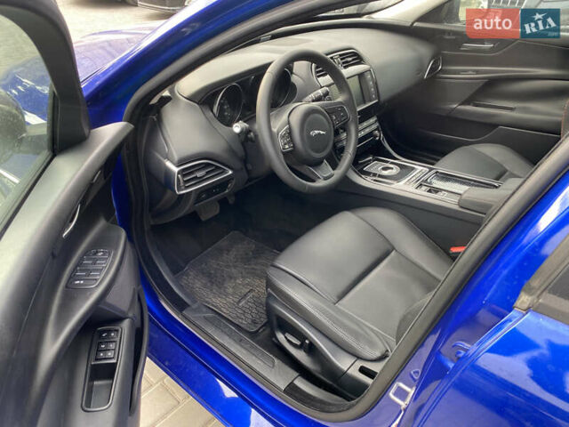 Синий Ягуар XE, объемом двигателя 2 л и пробегом 100 тыс. км за 15000 $, фото 6 на Automoto.ua