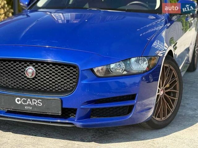 Синий Ягуар XE, объемом двигателя 2 л и пробегом 137 тыс. км за 14900 $, фото 1 на Automoto.ua