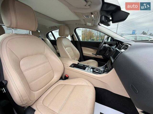 Ягуар XE 2018 в Луцке на Automoto.ua Синий Ягуар XE, объемом двигателя 2 л и пробегом 176 тыс. км за 9800 $, фото 12 на Automoto.ua