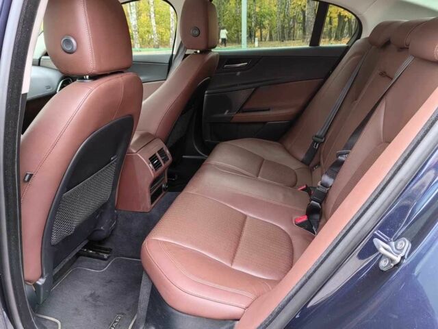 Синій Ягуар XE, об'ємом двигуна 2 л та пробігом 80 тис. км за 16600 $, фото 8 на Automoto.ua