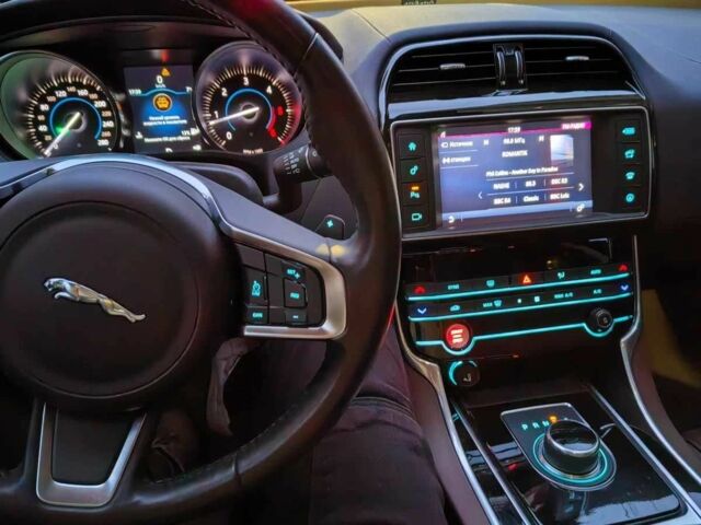 Синій Ягуар XE, об'ємом двигуна 2 л та пробігом 80 тис. км за 16600 $, фото 6 на Automoto.ua