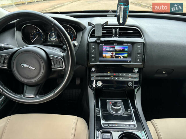 Ягуар XE 2016 у Борисполе на Automoto.ua Зелений Ягуар XE, об'ємом двигуна 2 л та пробігом 67 тис. км за 14800 $, фото 5 на Automoto.ua